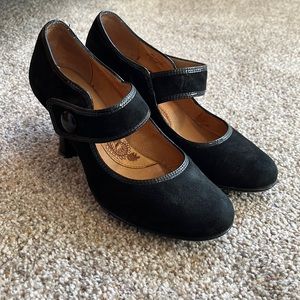 SÖFFT Greyling Mary Jane Pumps - Donating to Goodwill after Thanksgiving